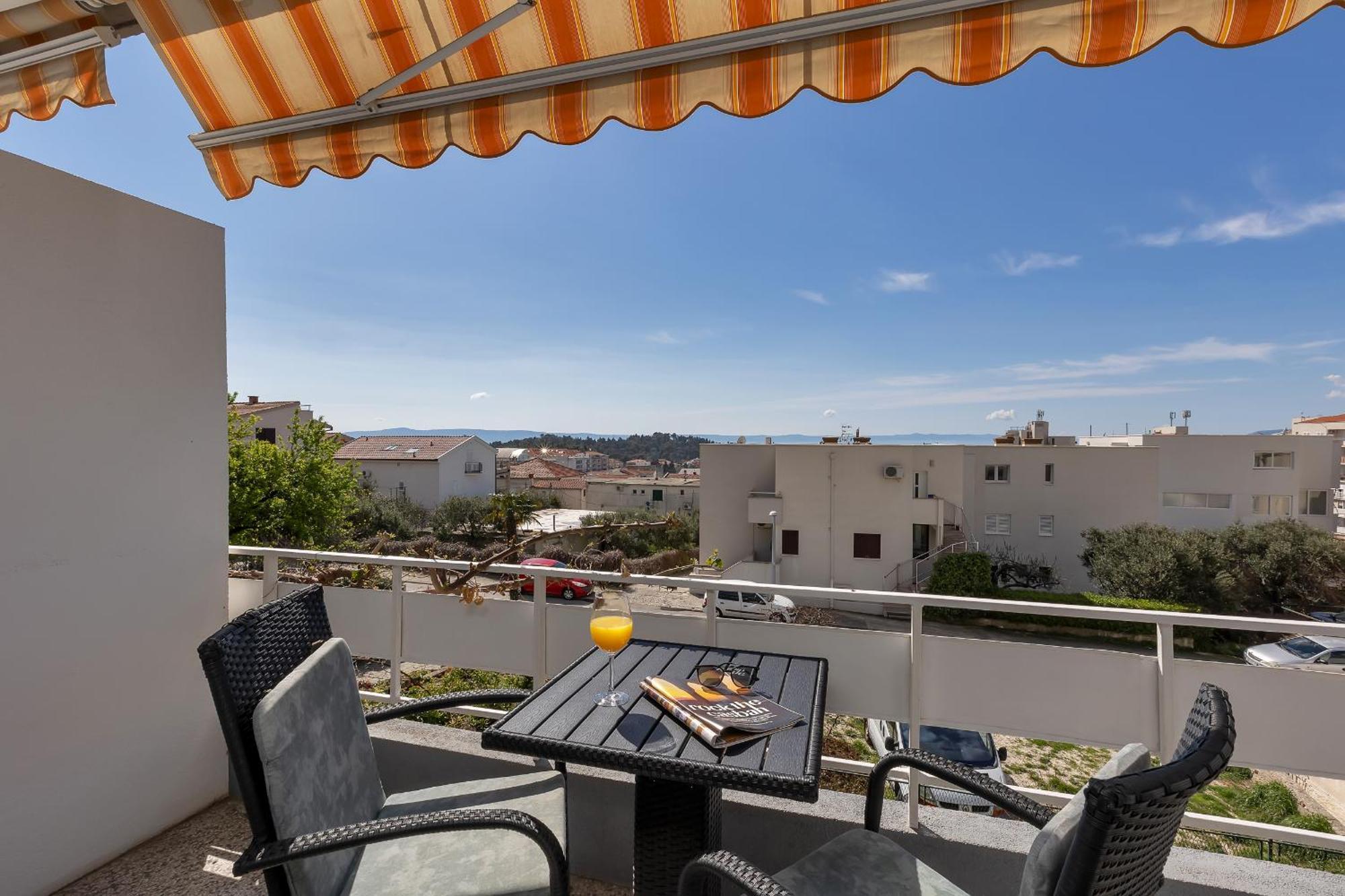 Mediterranean Living Макарська Екстер'єр фото
